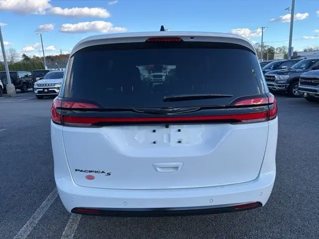 2026 Chrysler Pacifica Select photo 4
