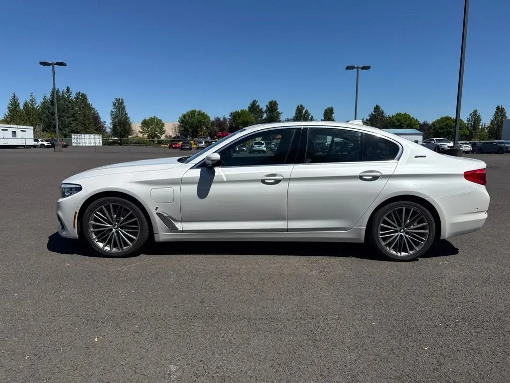 2019 BMW 5 Series 530e iPerformance Sedan photo 4