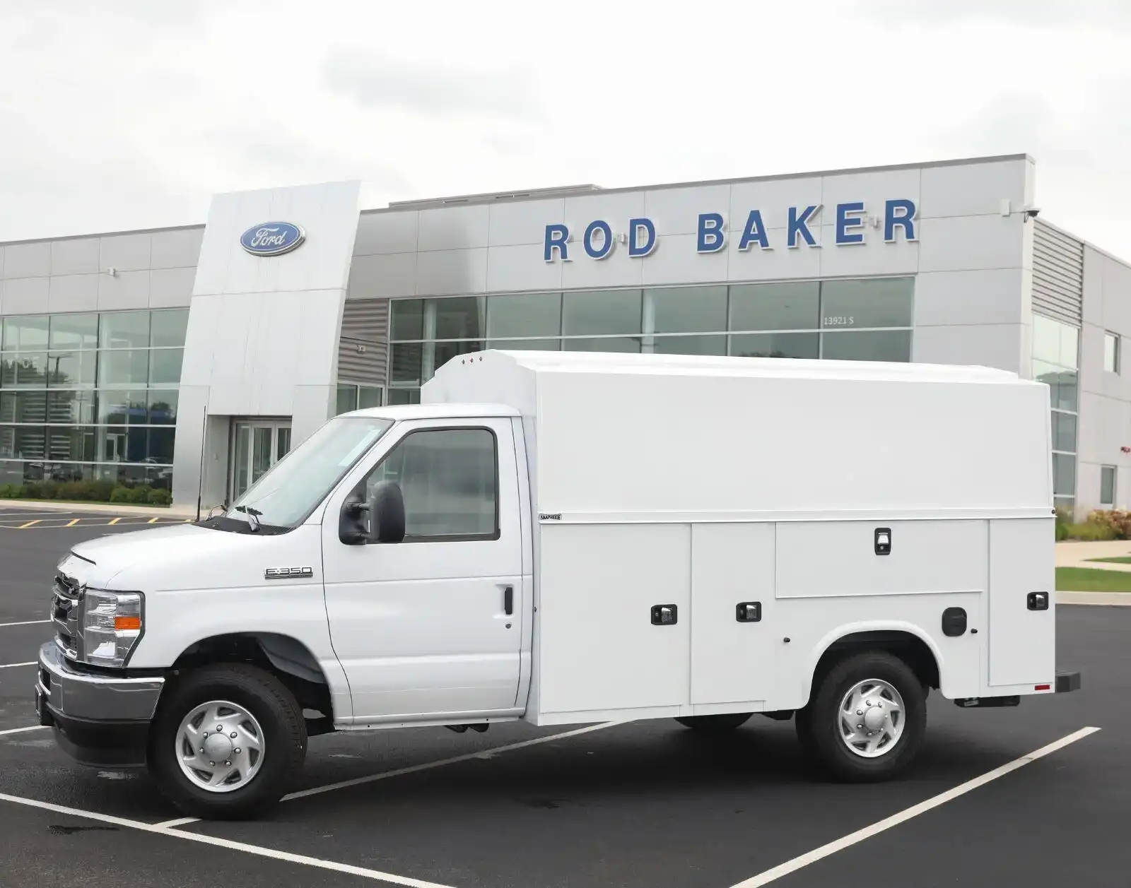 2027 Ford E-Series SRW E-350 Super Duty 138 in WB's photo