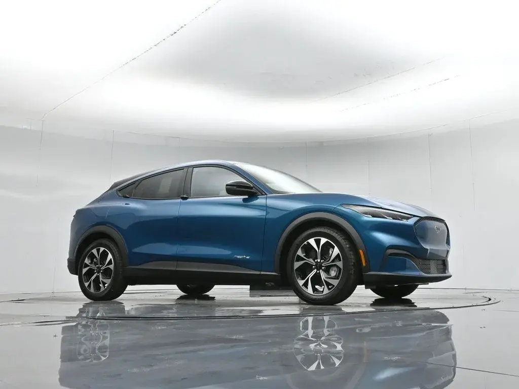 2026 Ford Mustang-Mach-e Select photo 3
