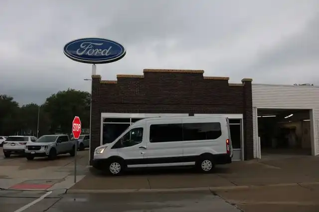 2016 Ford Transit 350 XLT Wagon Med Roof Sliding Pass. 148's photo