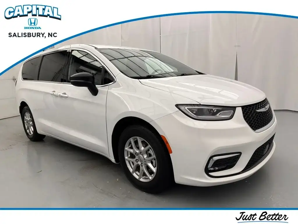 2025 Chrysler Pacifica Select photo 1