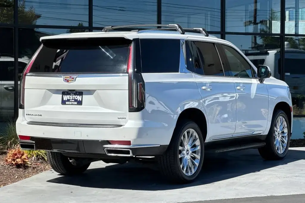 2023 Cadillac Escalade Premium Luxury 4WD photo 4
