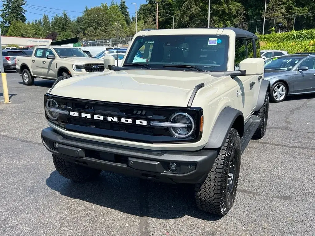 2026 Ford Bronco Outer Banks 4x4 photo 3