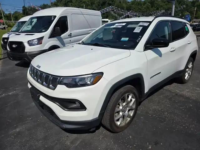 2022 Jeep Compass Latitude Lux 4X4's photo