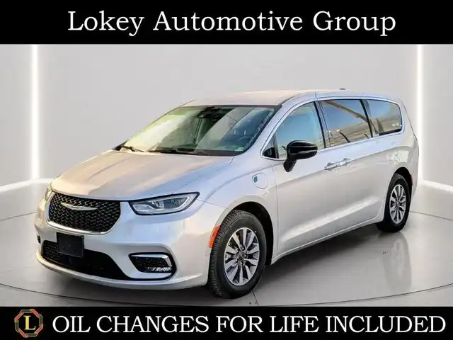 2024 Chrysler Pacifica Hybrid PHEV Select's photo