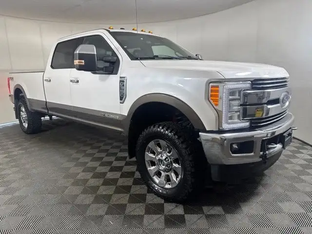 2017 Ford F-350 Lariat 4x4 Crew Cab 176 in SRW's photo