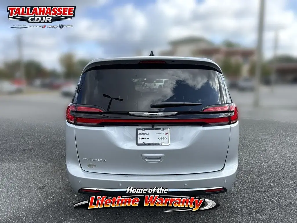 2026 Chrysler Pacifica Select photo 4
