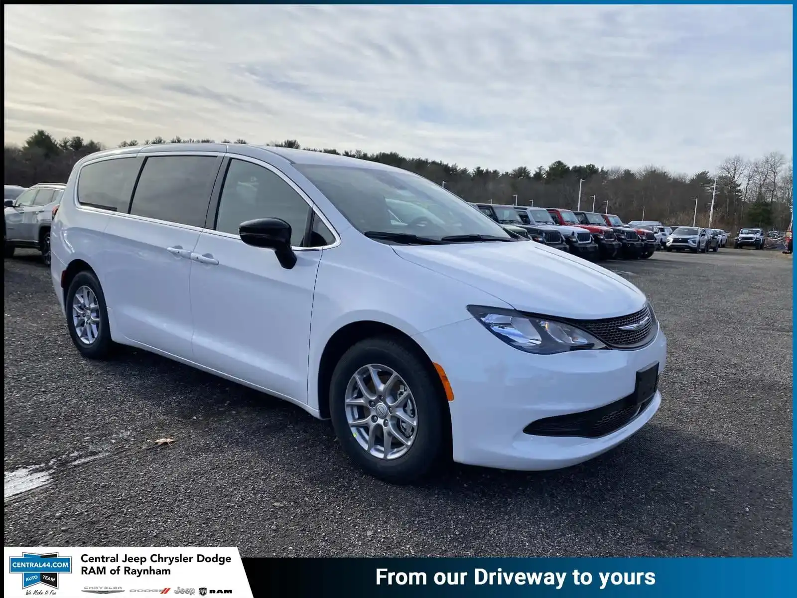 2026 Chrysler Voyager LX's photo