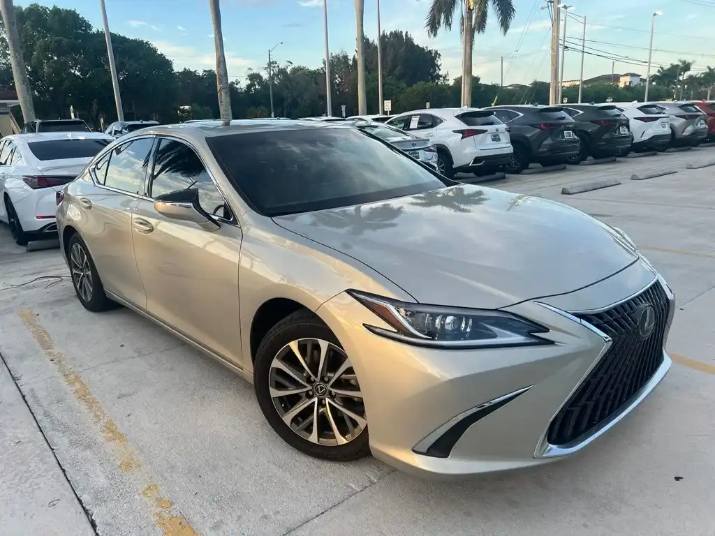2023 Lexus ES 350 350's photo