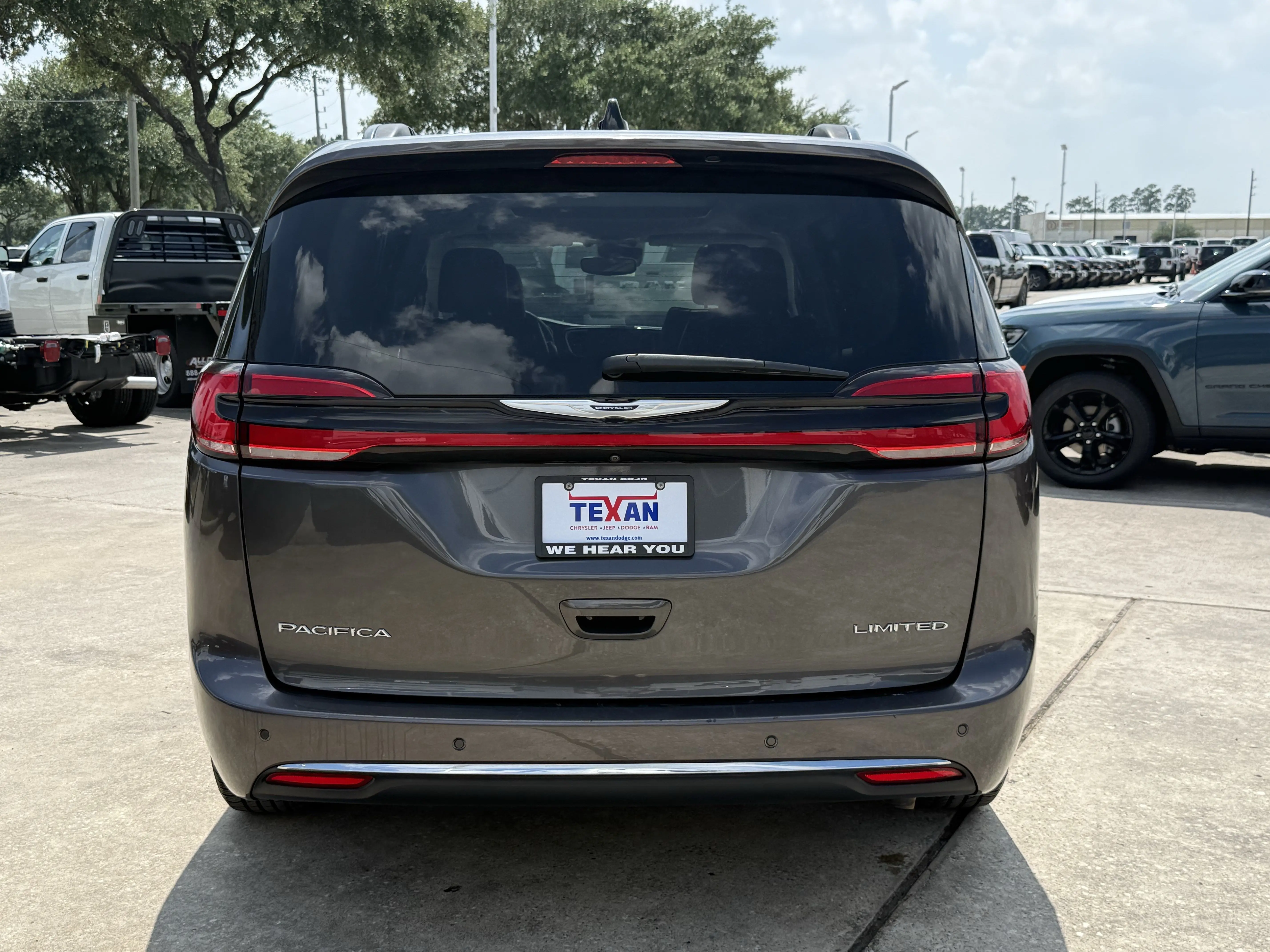2023 Chrysler Pacifica Limited photo 5
