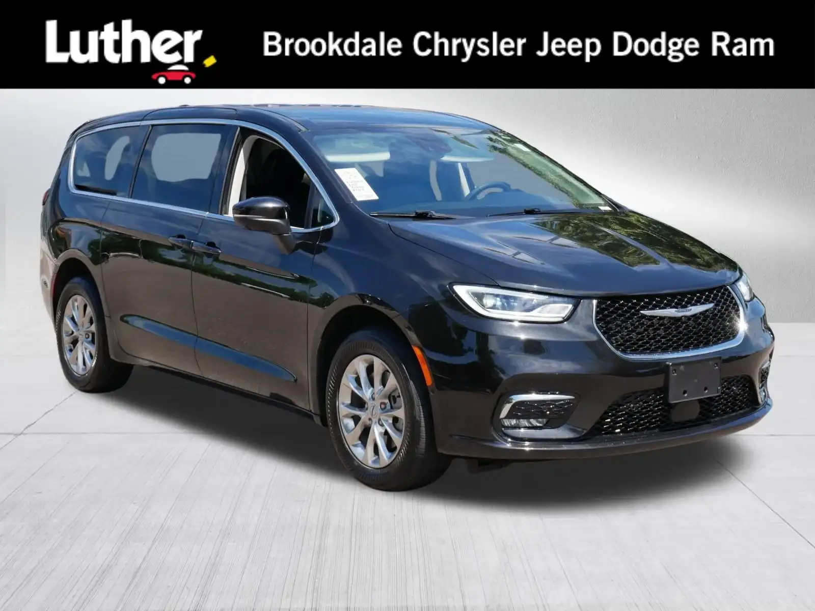 2023 Chrysler Pacifica Touring L AWD's photo