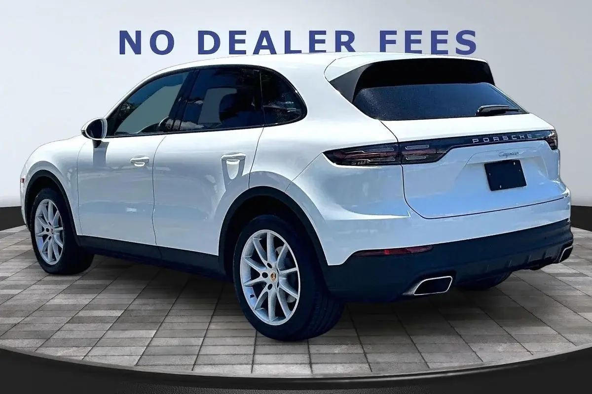 2022 Porsche Cayenne Base photo 4