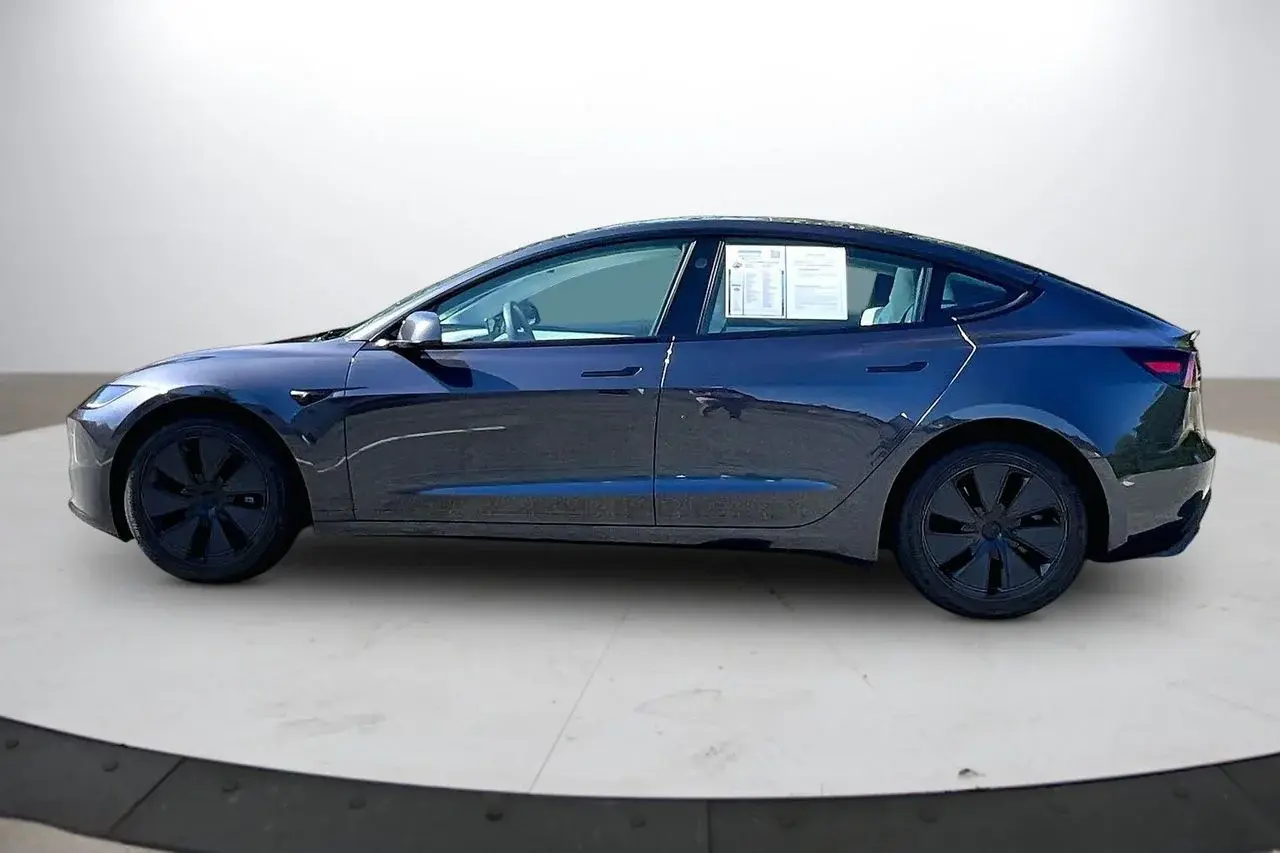 2025 Tesla Model 3 Long Range photo 5