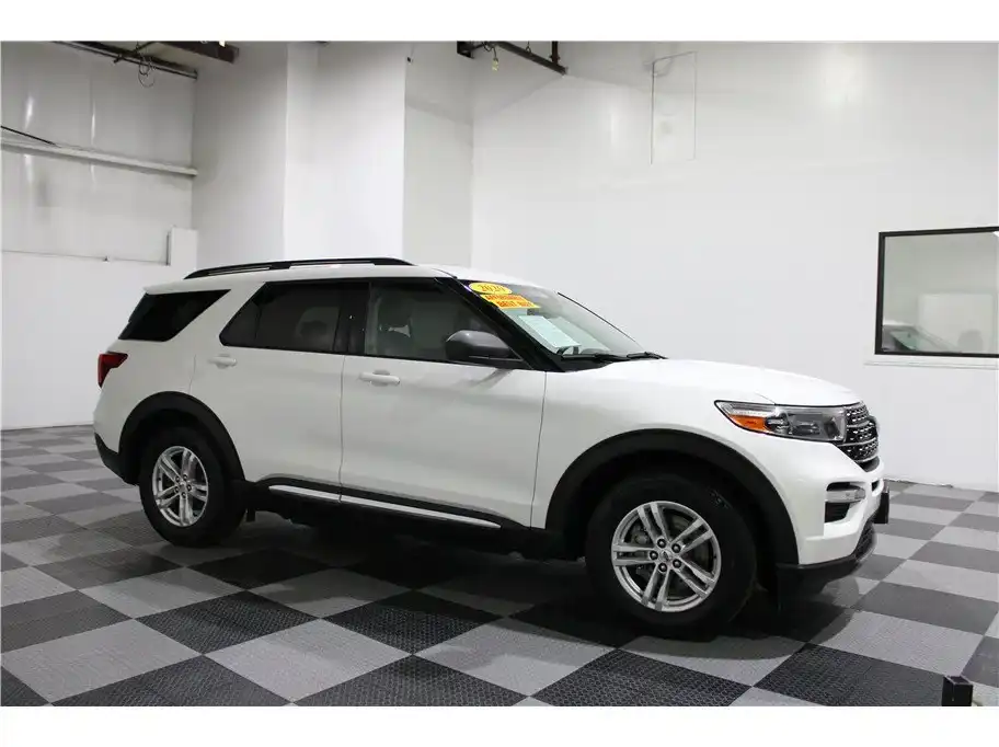 2020 Ford Explorer XLT RWD's photo