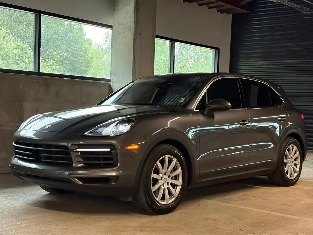 2023 Porsche Cayenne Platinum Edition's photo