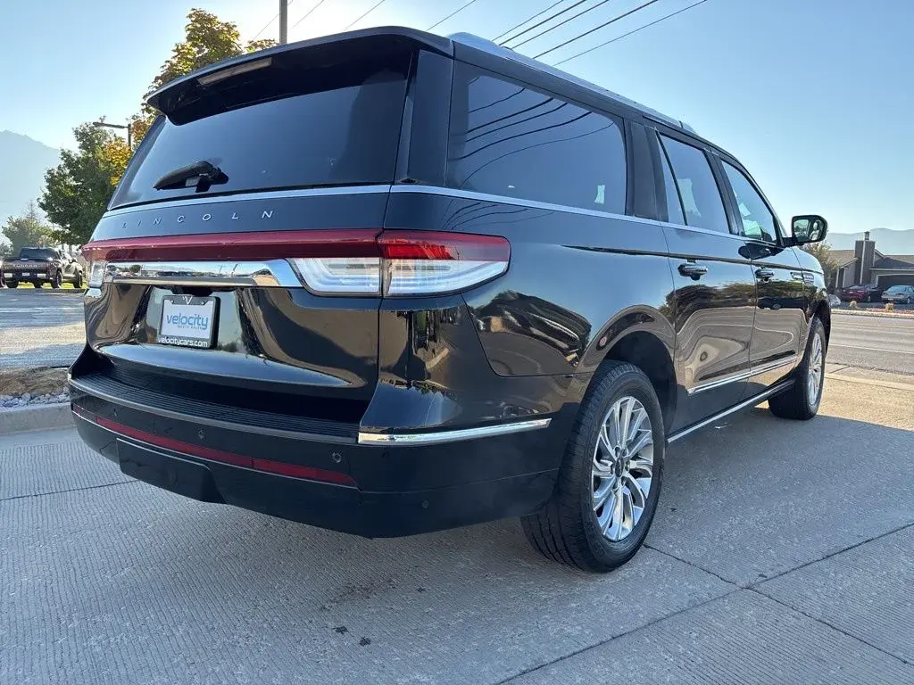 2024 Lincoln Navigator Premiere L 4WD photo 4