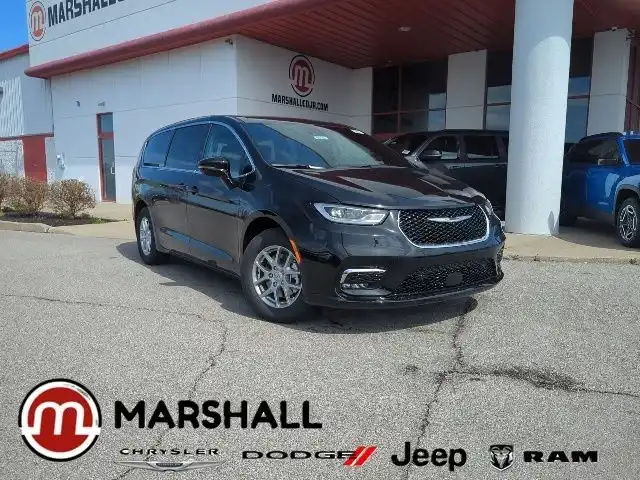 2026 Chrysler Pacifica Select's photo