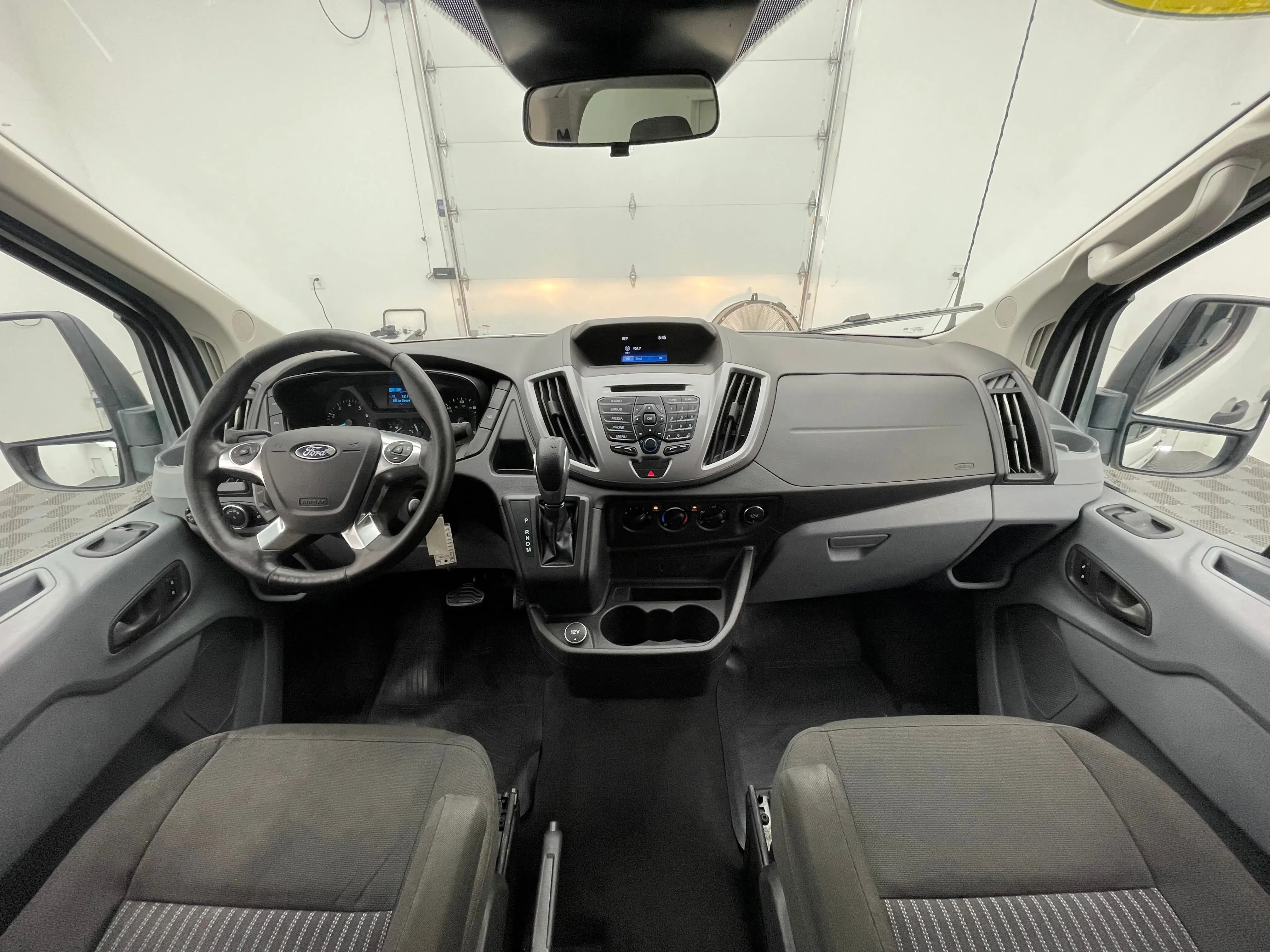 2017 Ford Transit 350 XLT Wagon Low Roof Sliding Pass. 148 photo 3