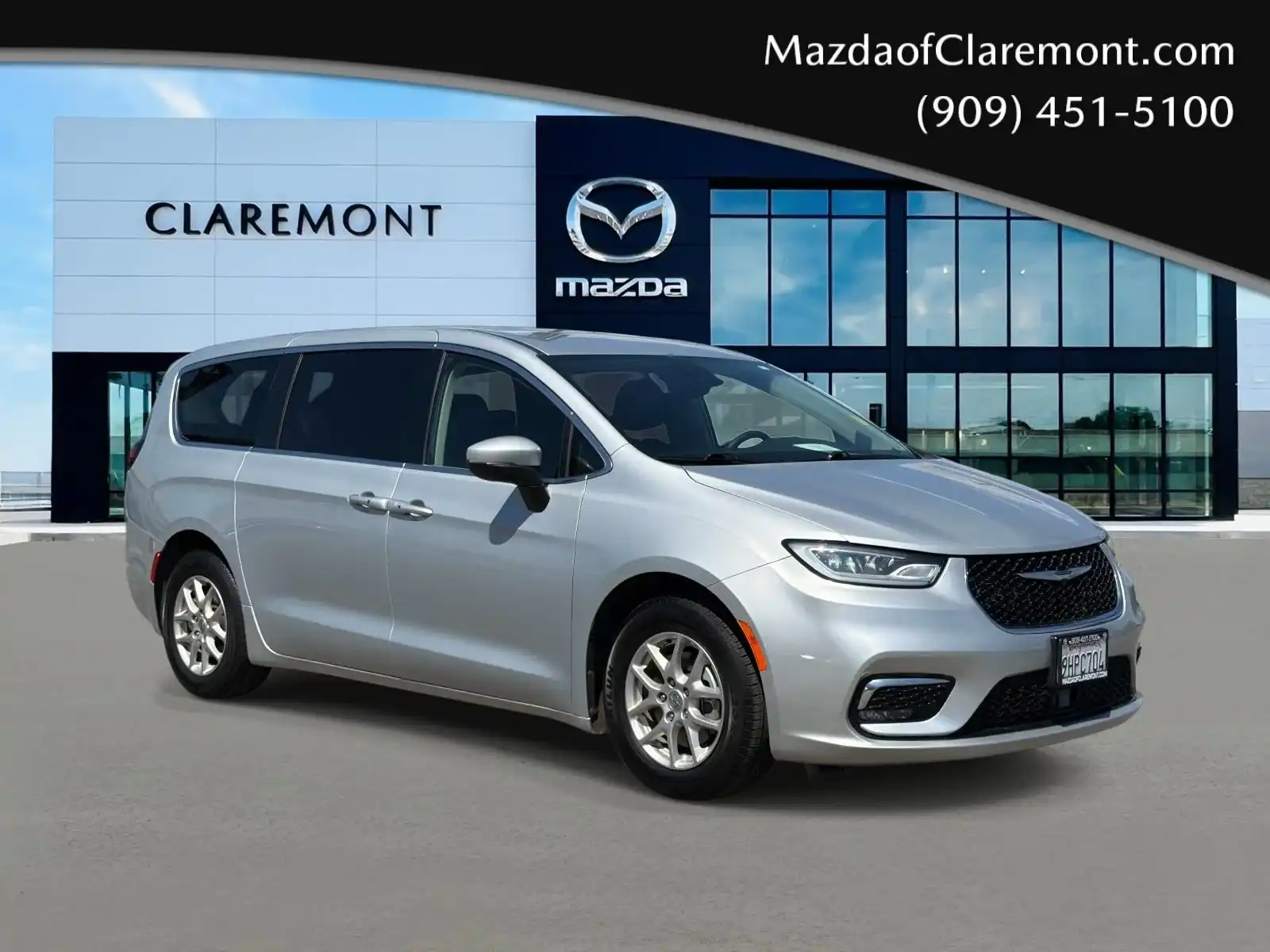 2023 Chrysler Pacifica Touring L's photo