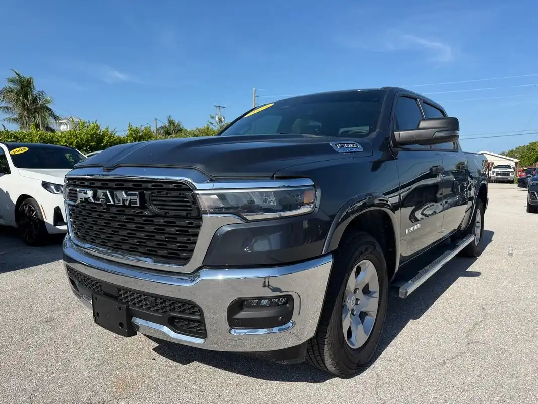 2025 RAM 1500 Big Horn/Lone Star 4x4 Crew Cab 5'7's photo