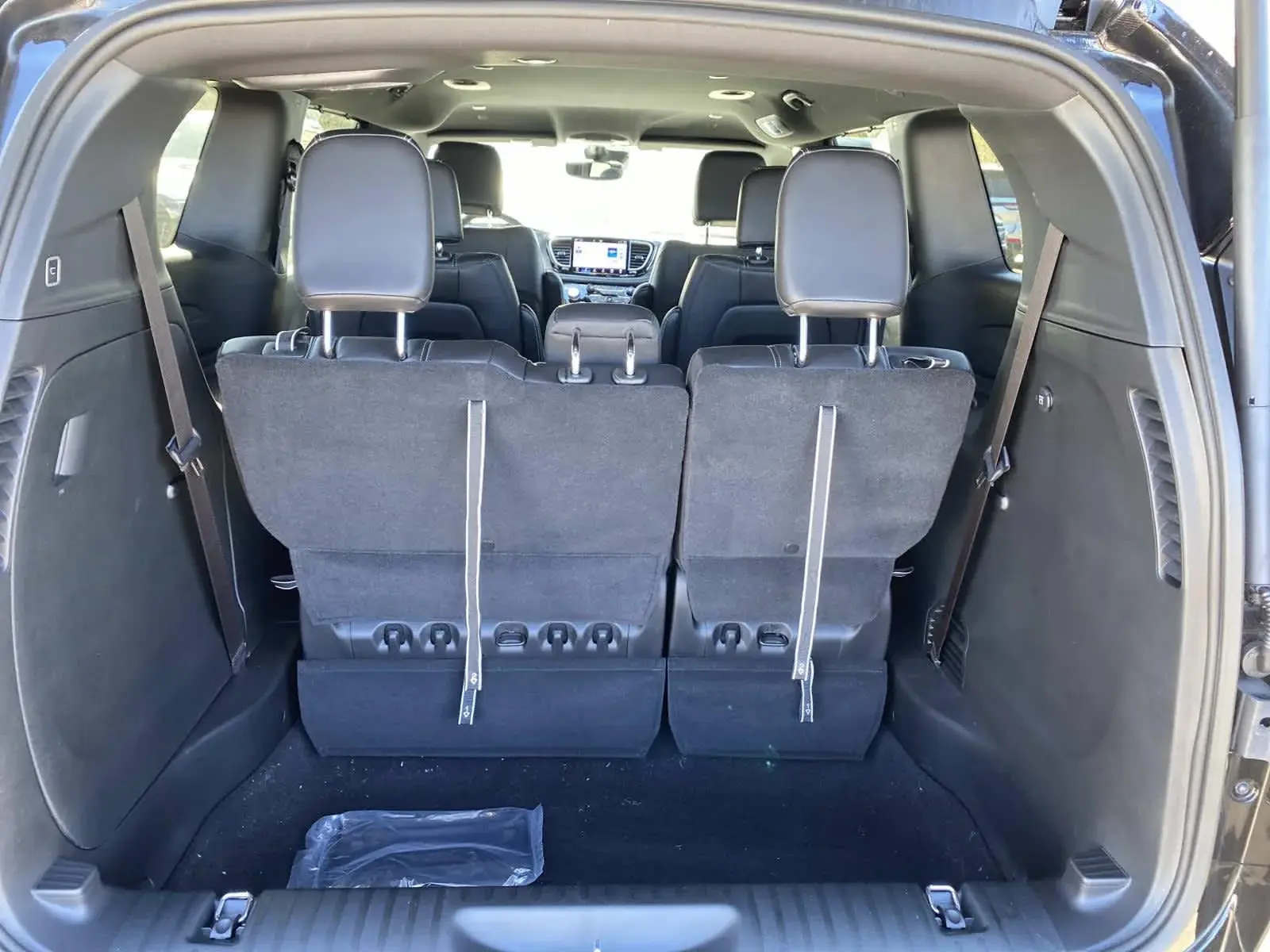 2026 Chrysler Pacifica Select AWD photo 4
