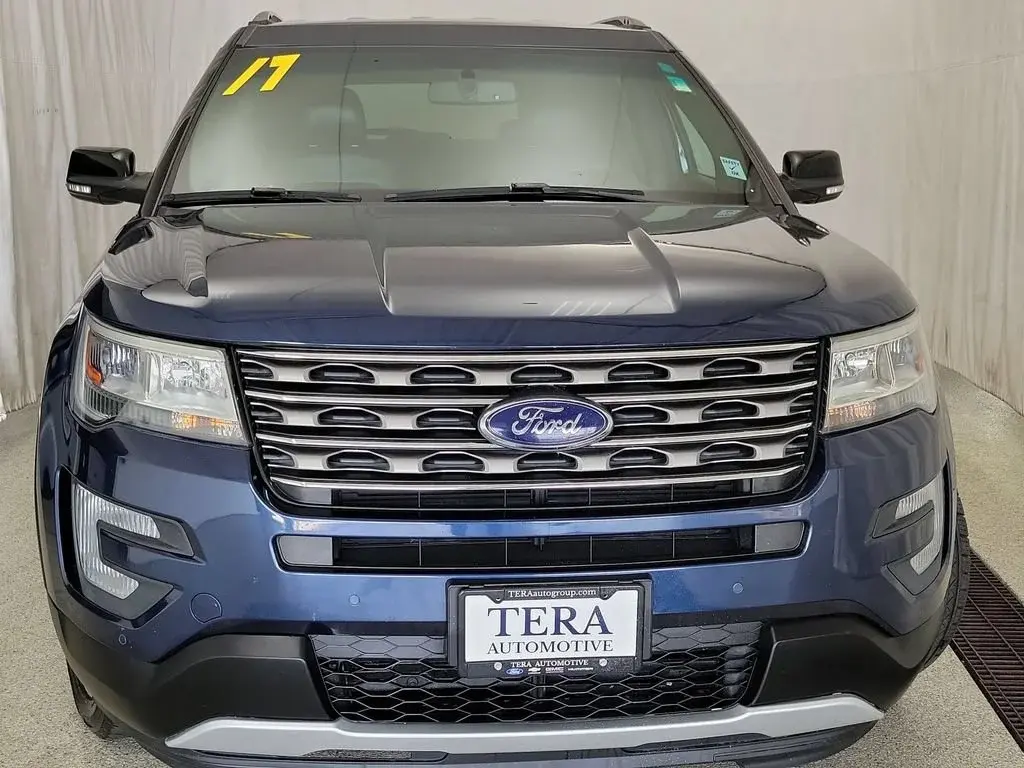 2017 Ford Explorer XLT 4WD photo 3