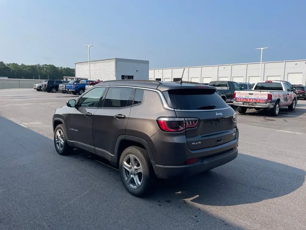 2024 Jeep Compass Latitude 4X4 photo 3