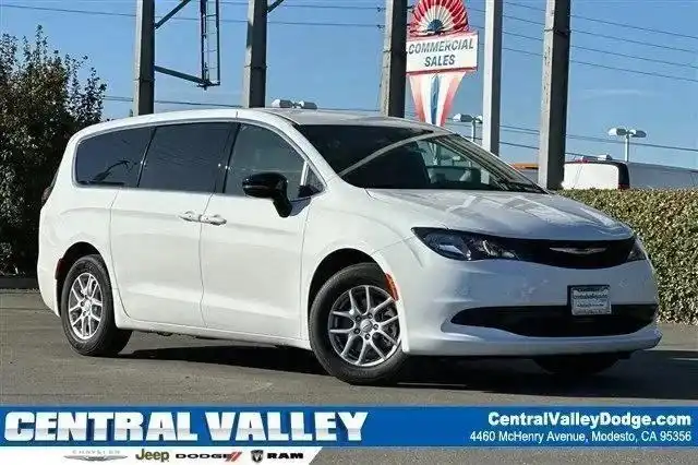 2026 Chrysler Voyager LX's photo