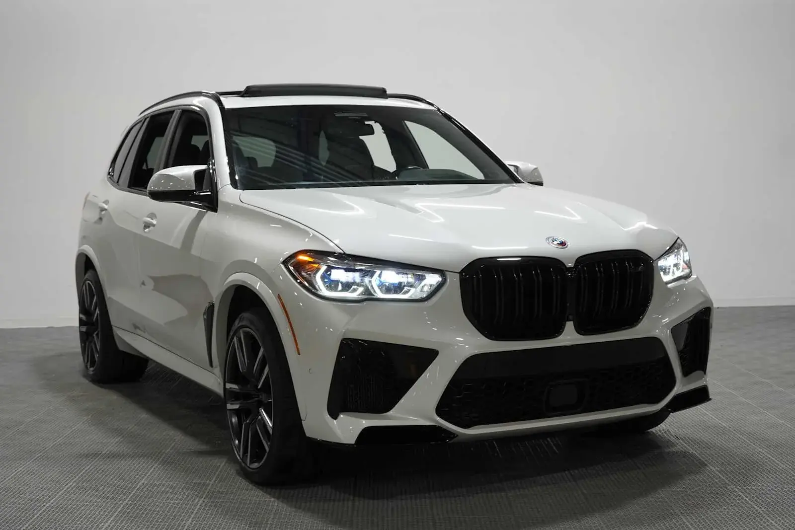 2023 BMW X5 M Base photo 3