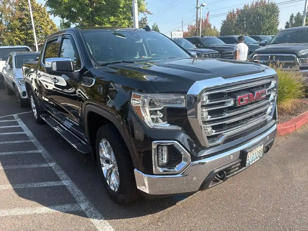 2020 GMC Sierra SLT 4WD Crew Cab Short Box's photo