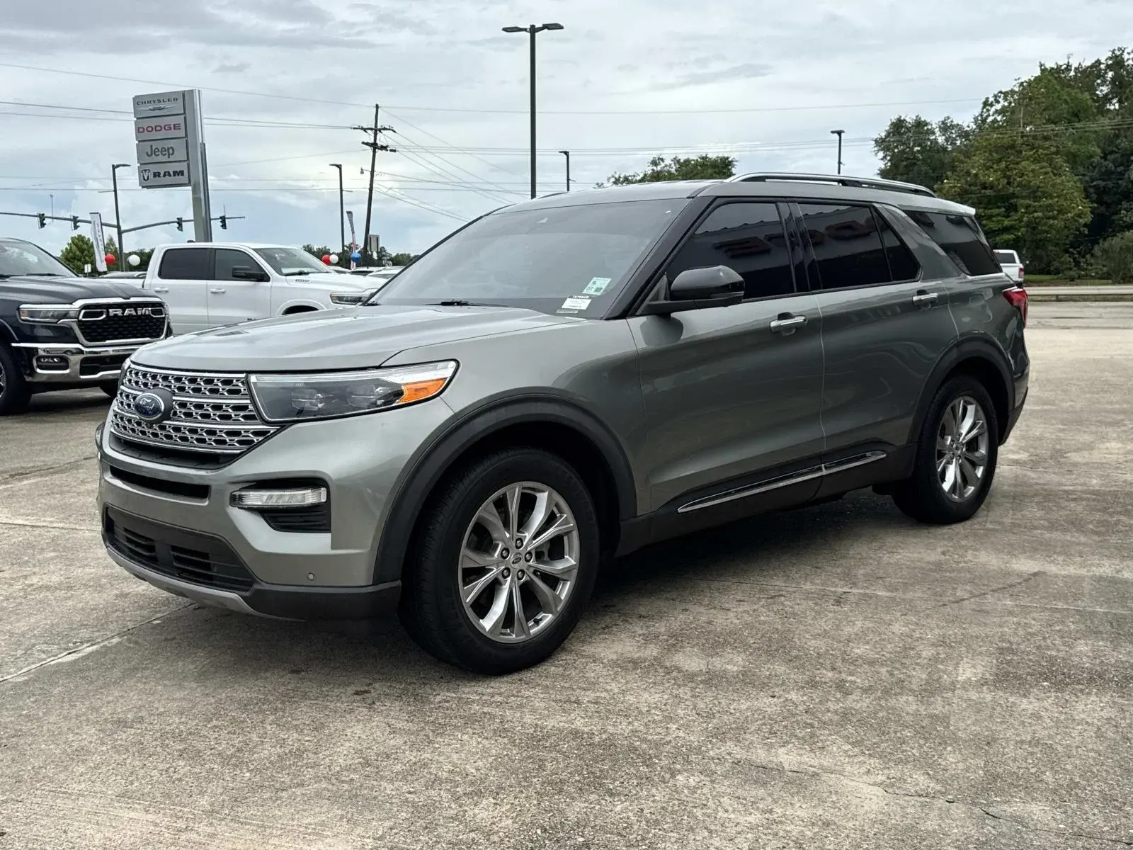2020 Ford Explorer Limited RWD photo 3