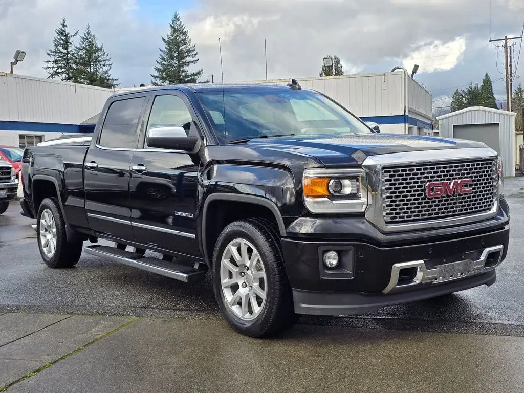 2015 GMC Sierra 4WD Crew Cab Standard Box photo 3