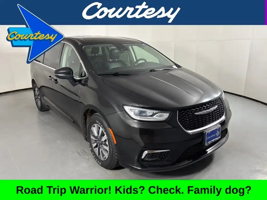 2023 Chrysler Pacifica Hybrid Touring L Hybrid's photo