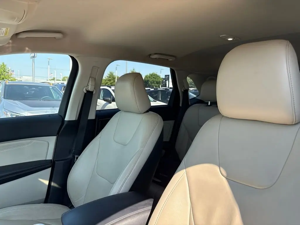 2020 Ford Edge Titanium photo 4
