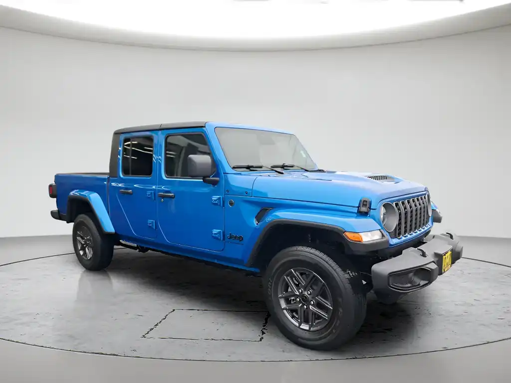 2026 Jeep Gladiator Sport S Auto's photo