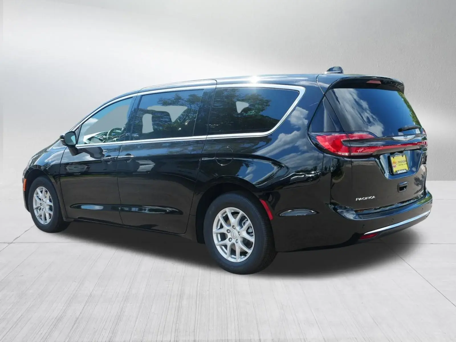 2026 Chrysler Pacifica Select photo 5