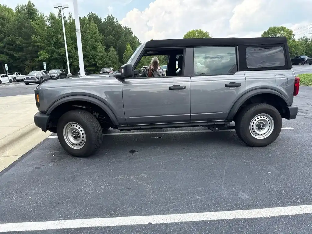 2025 Ford Bronco Base 4x4's photo