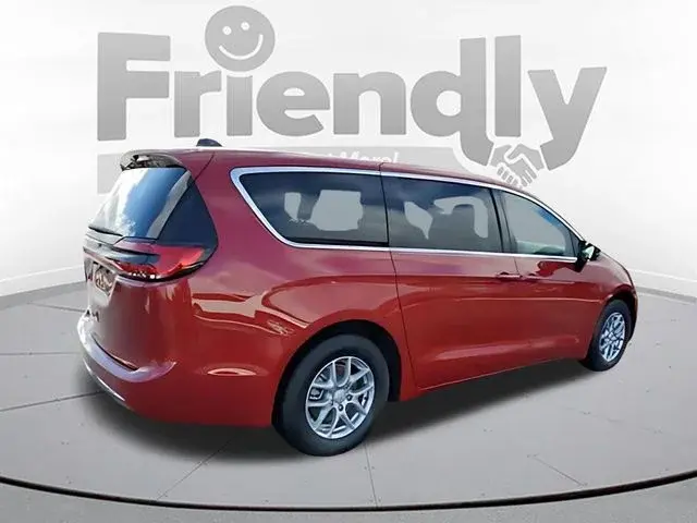 2026 Chrysler Pacifica Select photo 5