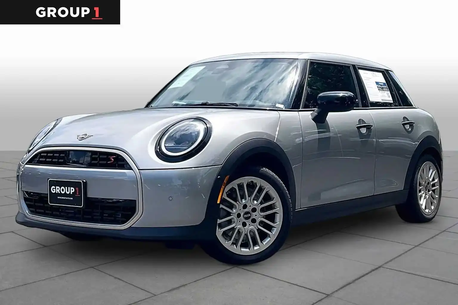 2025 MINI Hardtop Cooper S Signature's photo