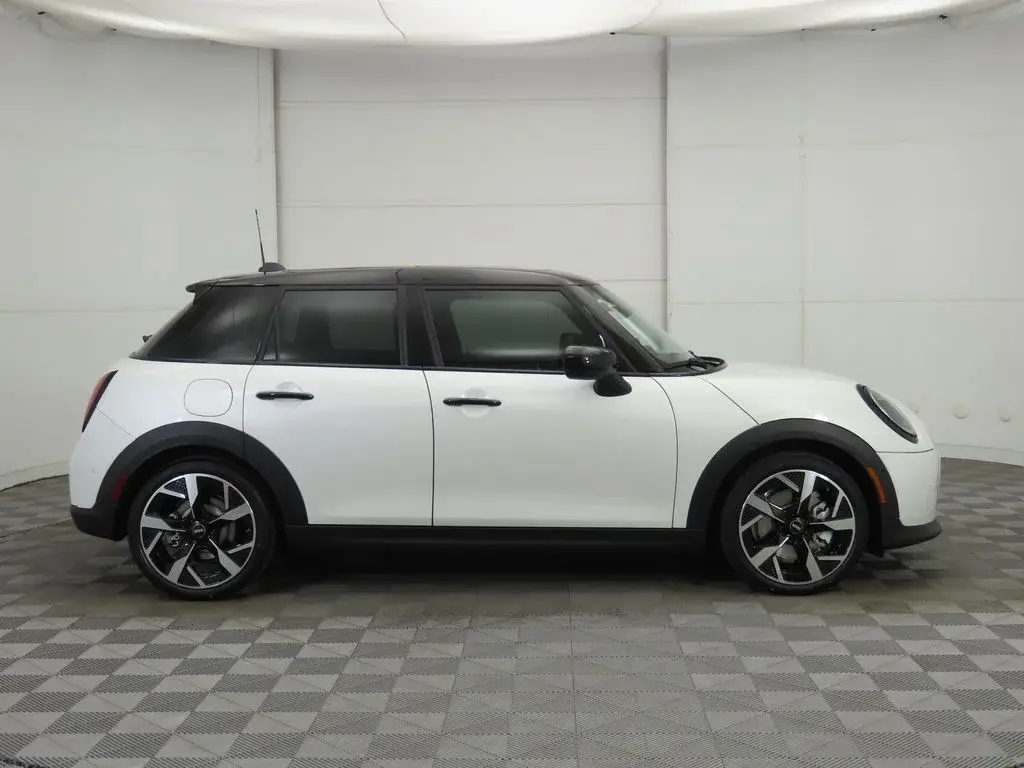 2026 MINI Hardtop undefined photo 5