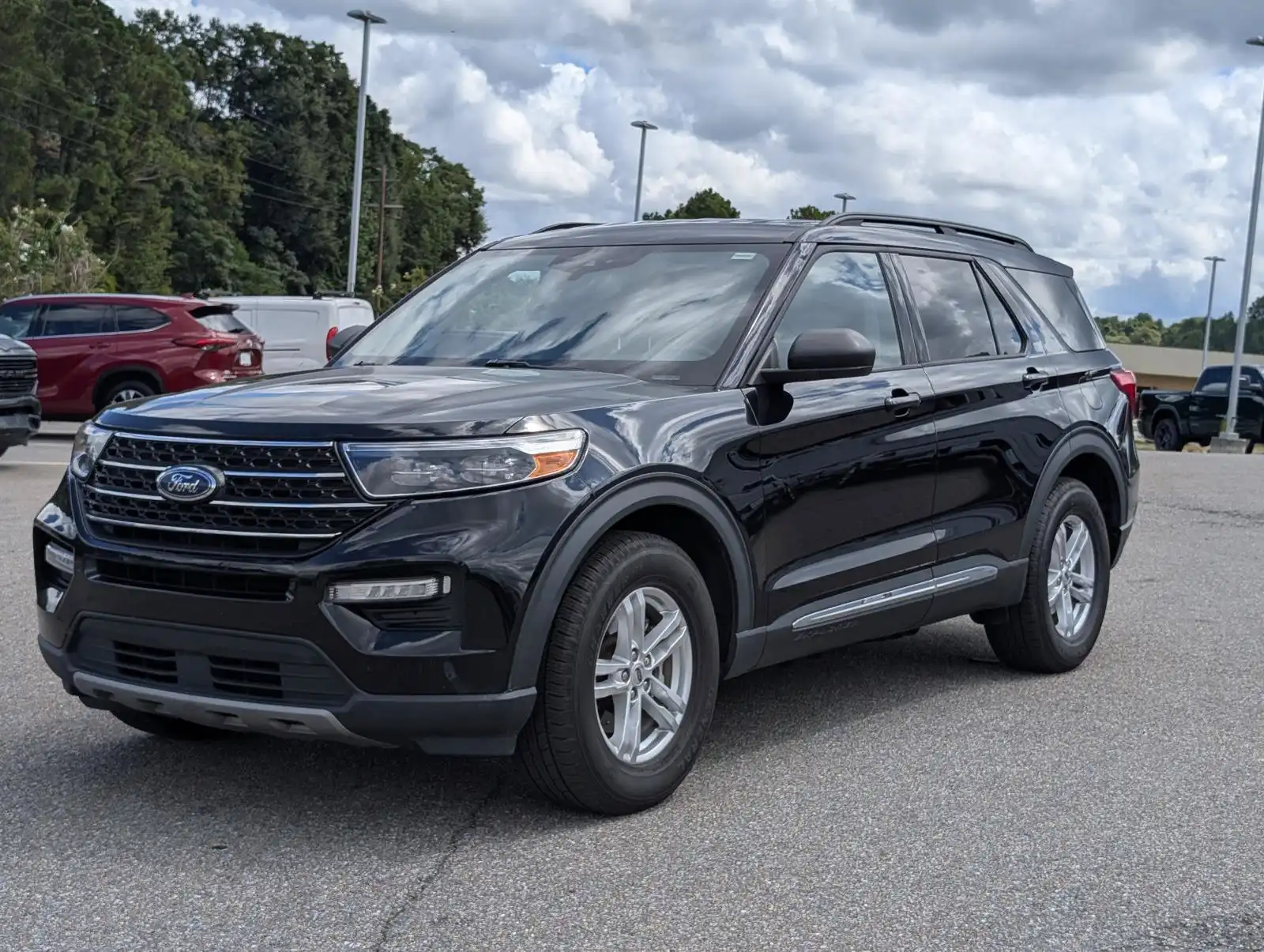 2023 Ford Explorer XLT 4WD's photo