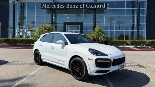 2023 Porsche Cayenne Turbo's photo