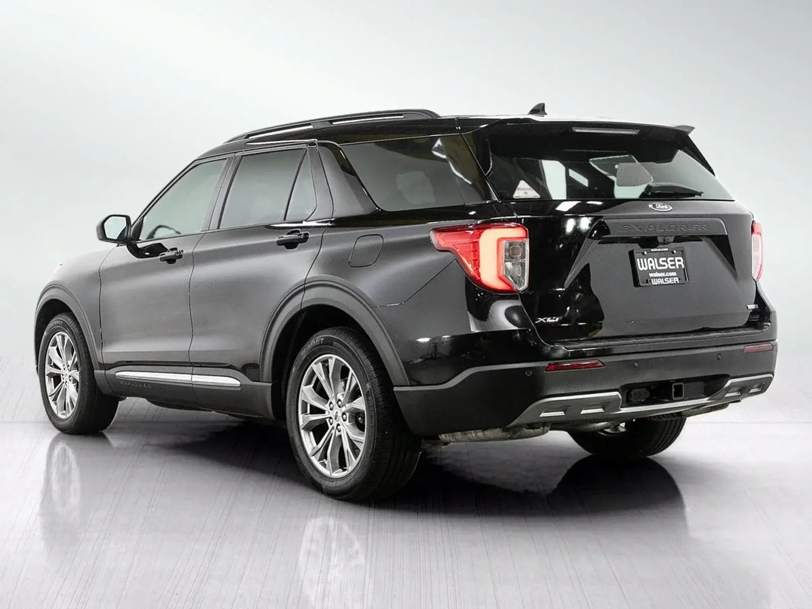 2020 Ford Explorer XLT 4WD photo 3