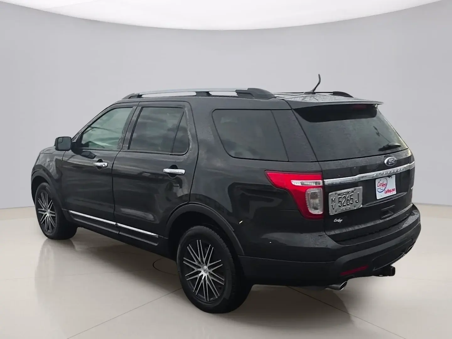 2015 Ford Explorer XLT photo 3