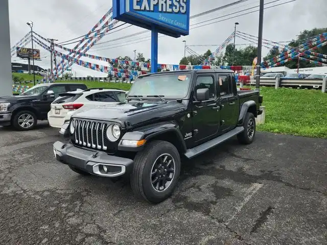 2022 Jeep Gladiator Overland's photo