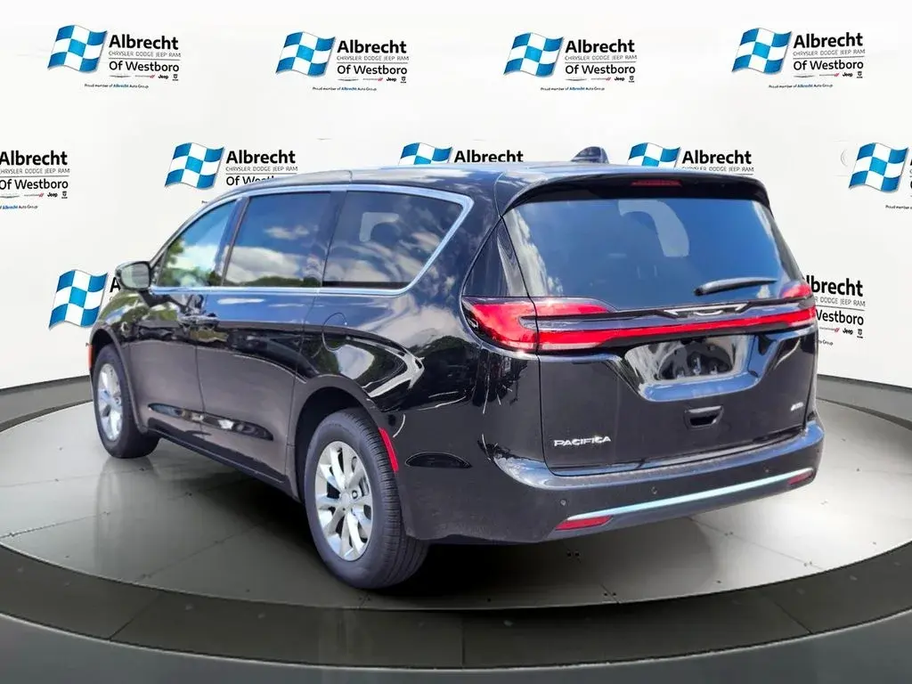 2027 Chrysler Pacifica Select AWD photo 3