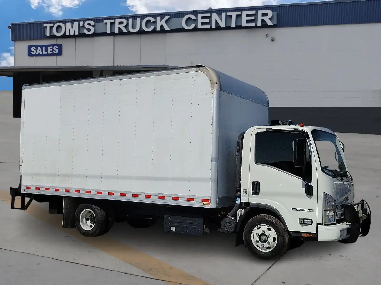 2022 Isuzu NPR-HD's photo