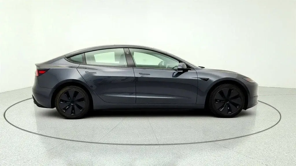 2025 Tesla Model 3 Long Range photo 4
