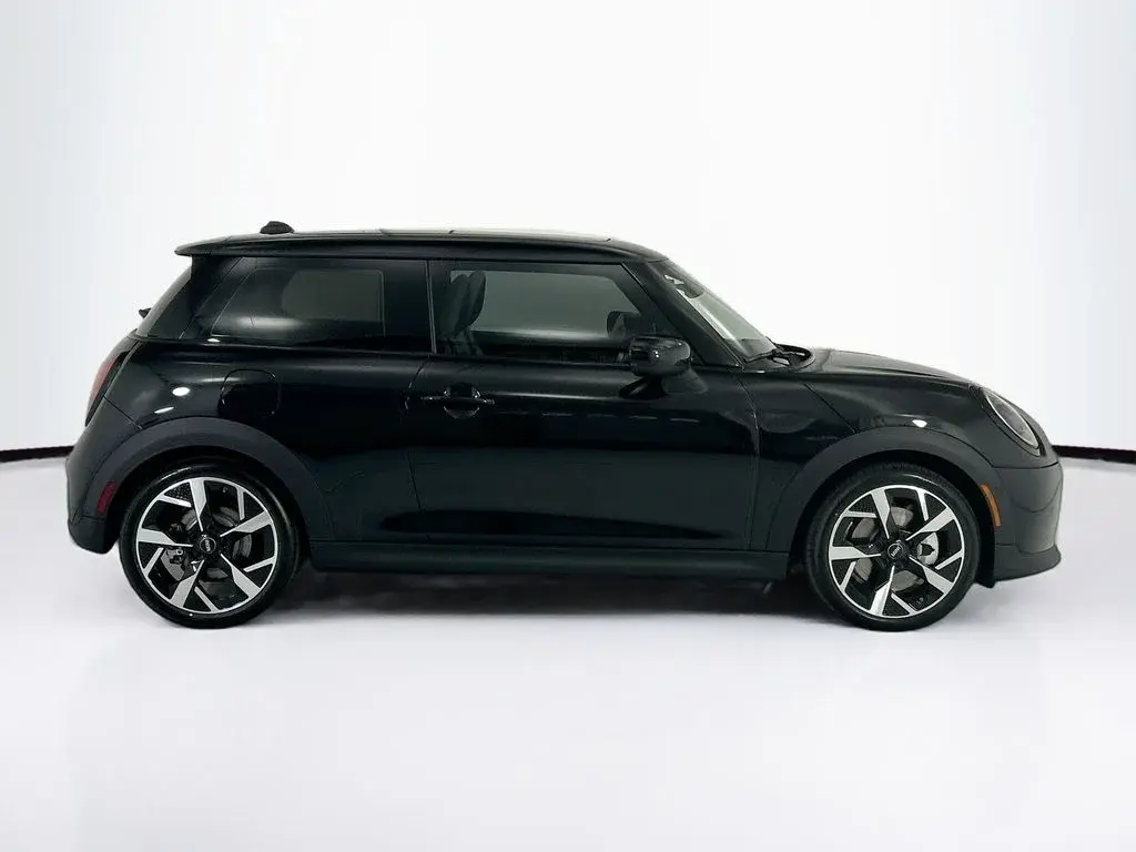 2026 MINI Hardtop Pre-Owned 2026 MINI Cooper photo 4